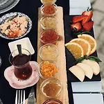 Maison D'azur Bed and breakfast 4*