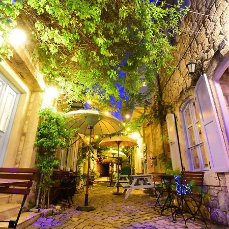 Maison D'azur Alojamento de Acomodação e Pequeno-almoço Alacati