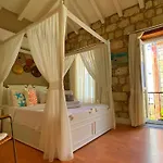 Maison D'azur Bed & Breakfast 4*