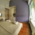 Maison D'azur Bed & Breakfast