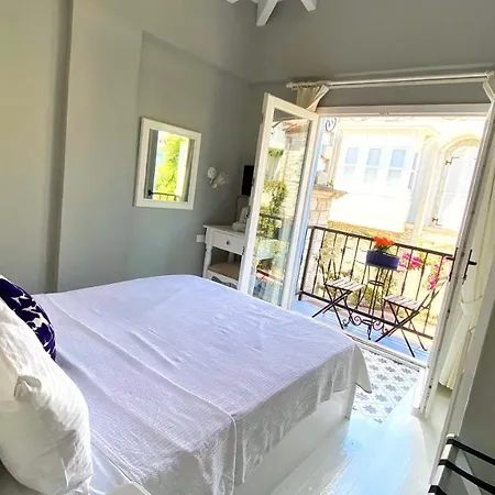 Maison D'azur Bed & Breakfast 4*