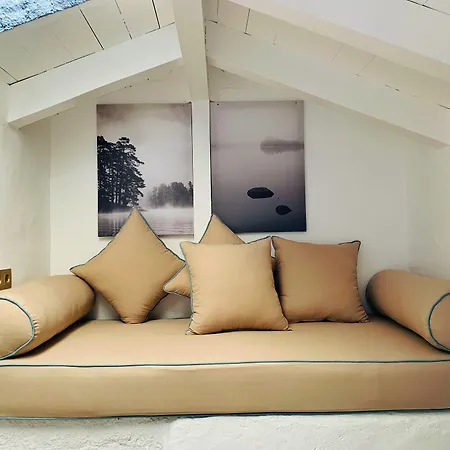 Maison D'azur Bed & Breakfast 4*