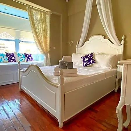 Bed & Breakfast Maison D'azur 4*