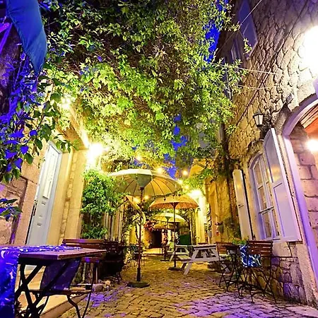 Maison D'azur 4*