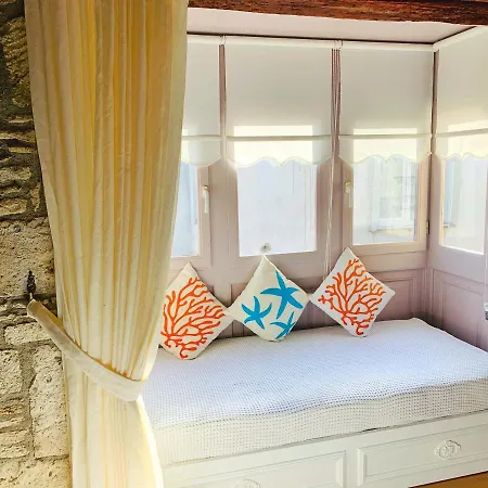 Maison D'azur Bed & Breakfast